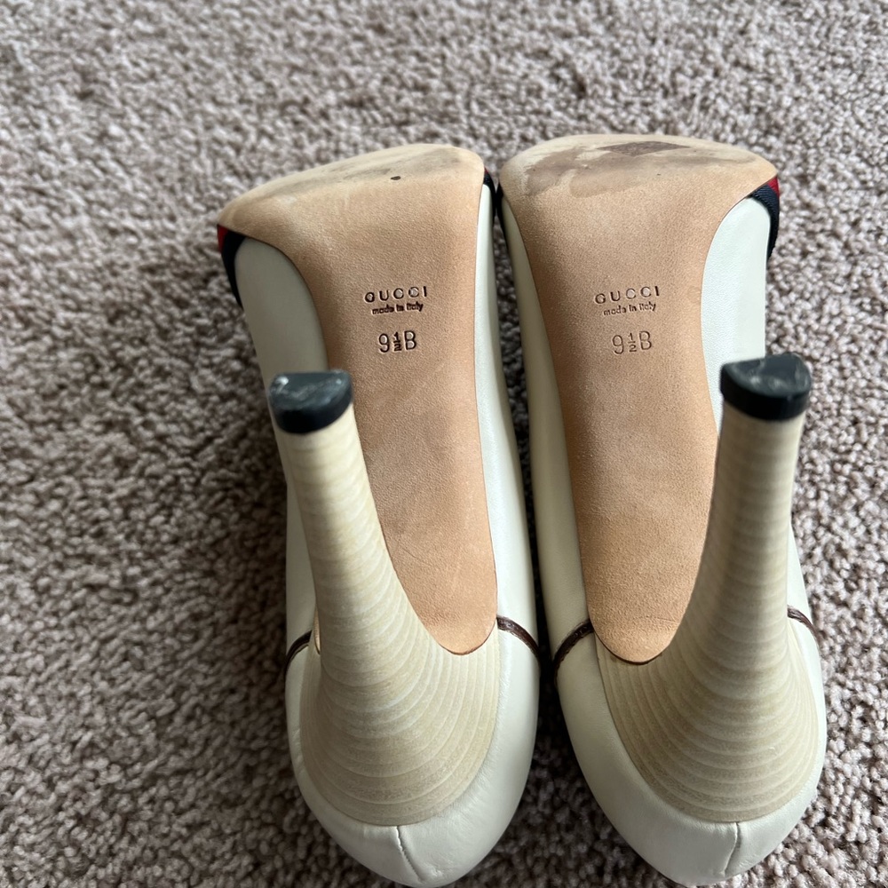Authentic Vintage Gucci Lifford Penny Loafer Pumps with Classic Ribbon. - Picture 6 of 9